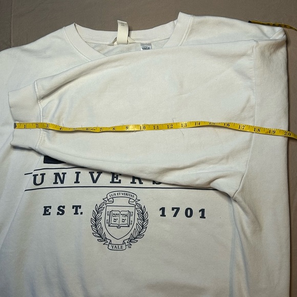 🟥[H&M] Sweatshirt with Yale Print - Picture 8 of 10